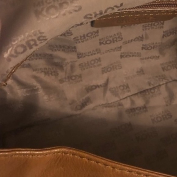 MICHAEL KORS BROWN TAN SHOULDER BAG - Picture 6 of 14